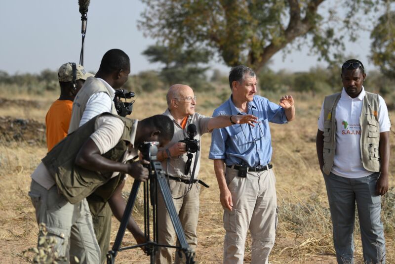 Volker Schlöndorff and Tony Rinaudo with their camera team. © World Vision