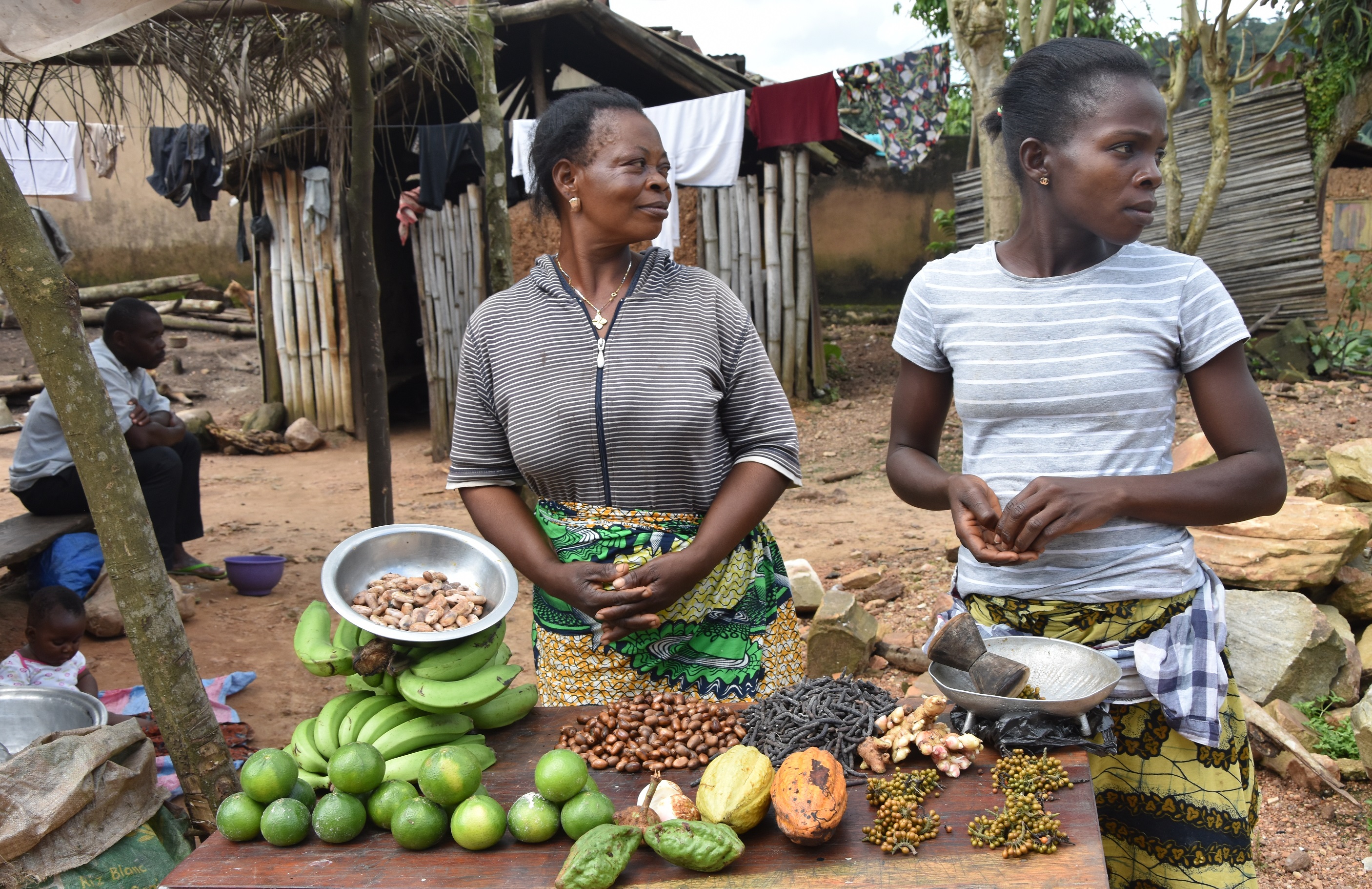 A marketing stall with forest products and fruits in Kpalimé/Togo. Photo: Stella Marraccini, GIZ